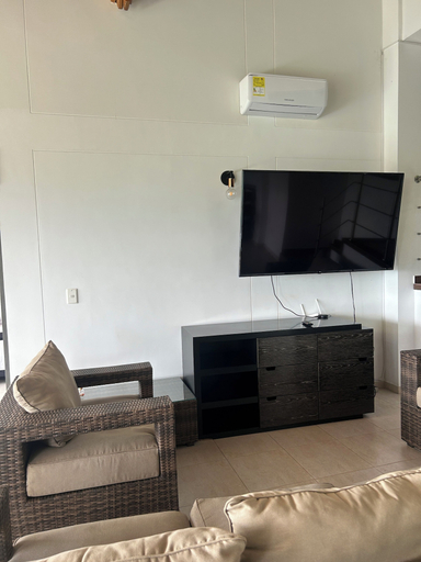 Living area 4, Mirador Forest House Pueblo Tapao, Montenegro