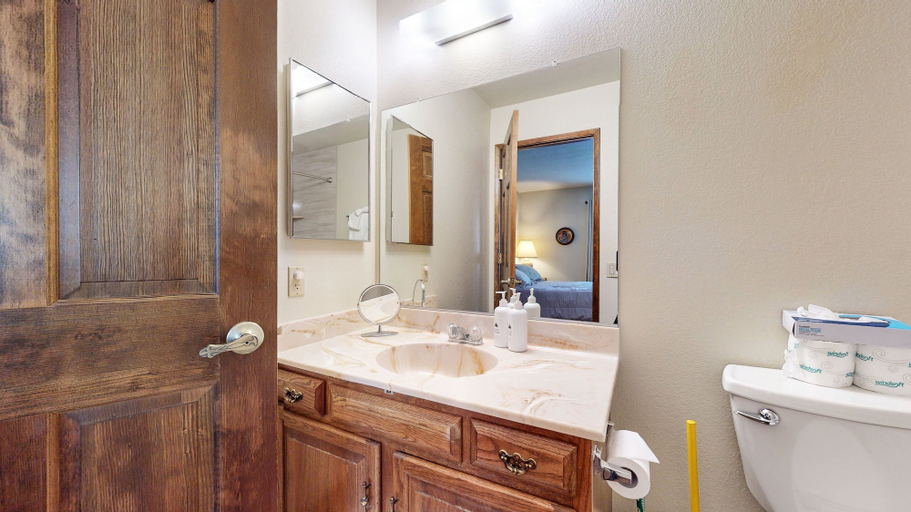 Bathroom 3, Snowflower #87 2 Bedroom Condo by RedAwning, Mono