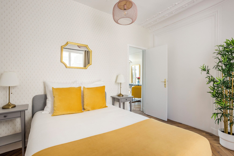 Room 4, Family Suite Tilsitt Eiffel Tower view, Paris