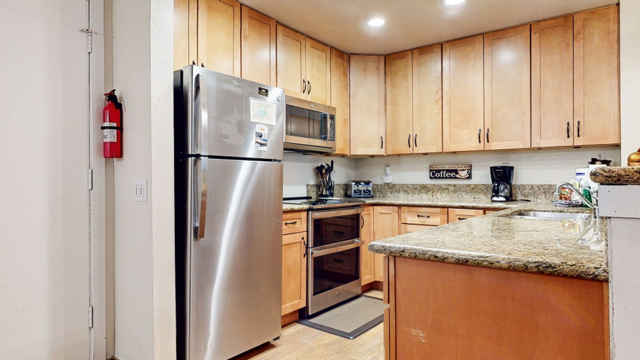 Private kitchen 4, Summit #48 3 Bedroom Condo by RedAwning, Mono