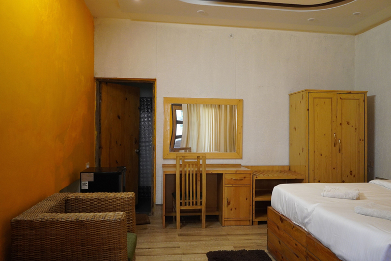 Room 4, High Bank Himalayan Retreat Eco Resort, Garhwal