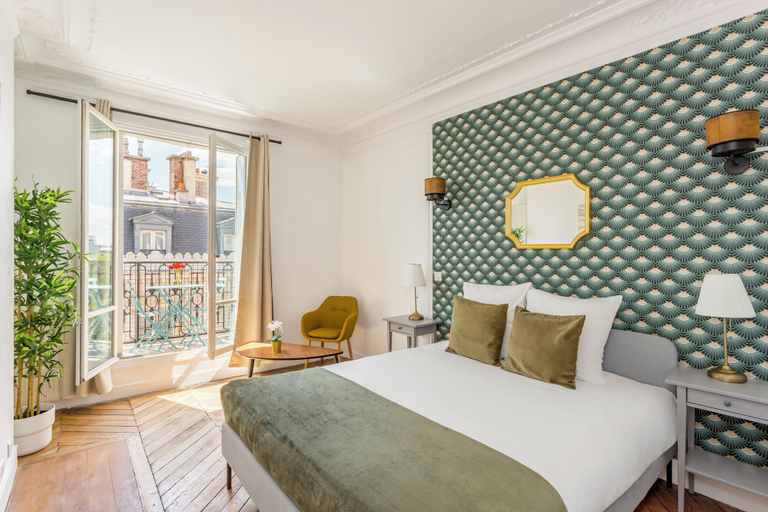 Room 5, Family Suite Tilsitt Eiffel Tower view, Paris