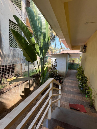 Property grounds 2, Navratna Guest House, North Goa