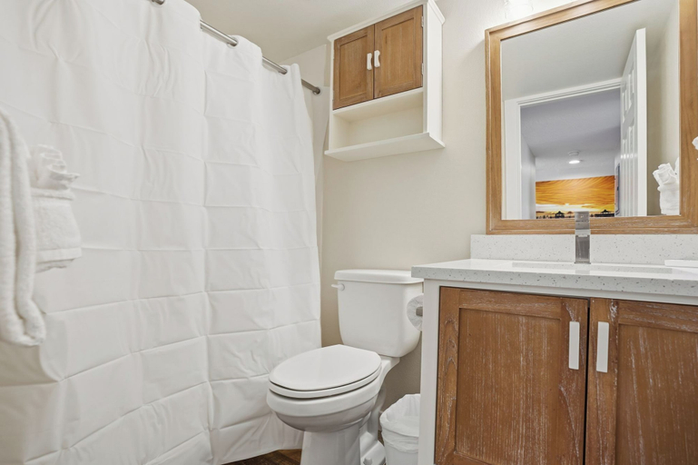 Bathroom 4, Windward Passage Resort, Lee