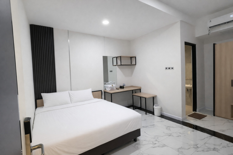 Others 2, Djuragan Kamar Amalfi Papandayan, Semarang