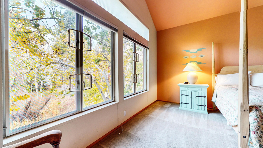 Room 1, Snowcreek Iv #545 3 Bedroom Condo, Mono