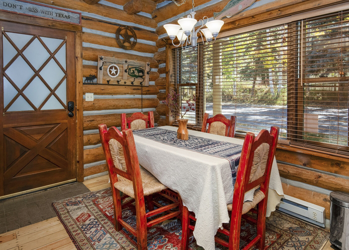 Dining 5, Timbercreek #8b 2 Bedroom Home by RedAwning, Eagle