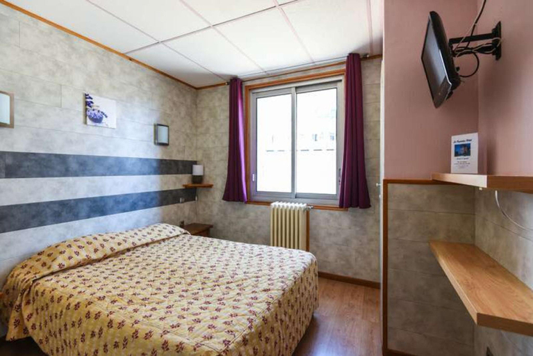 Bedroom 4, Hotel des Pyrenees, Pyrénées-Orientales