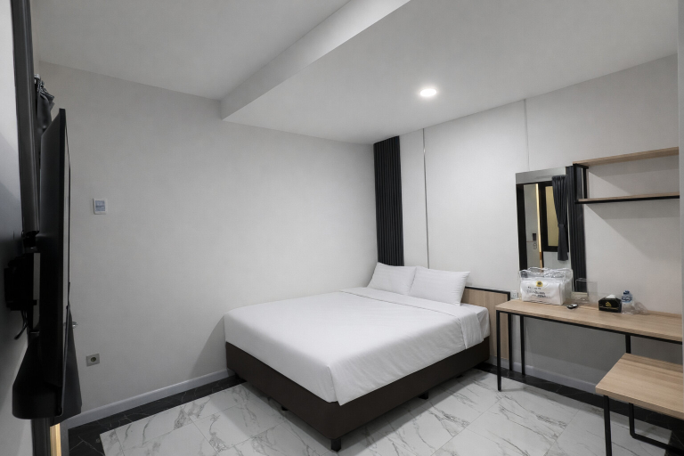 Others 3, Djuragan Kamar Amalfi Papandayan, Semarang