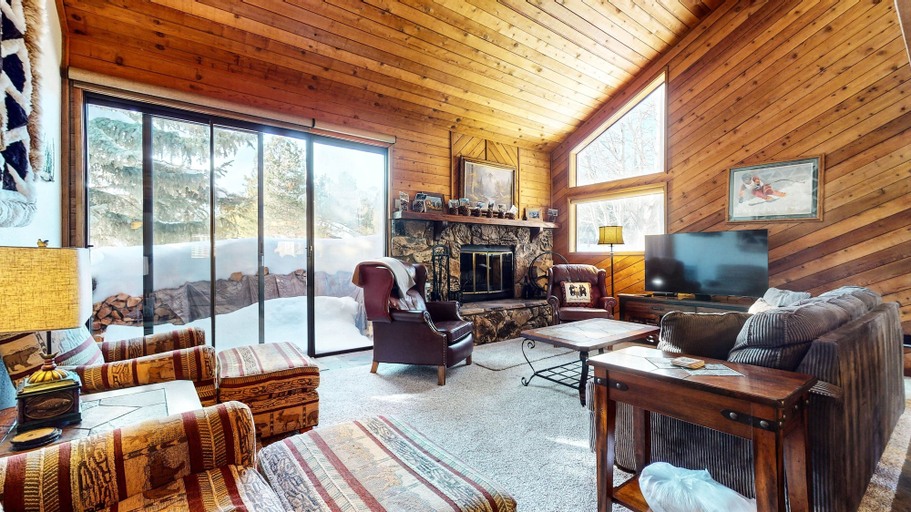 Living area 5, Snowflower 26 Remodeled Spacious Condo With Great Complex Amenities by RedAwning, Mono