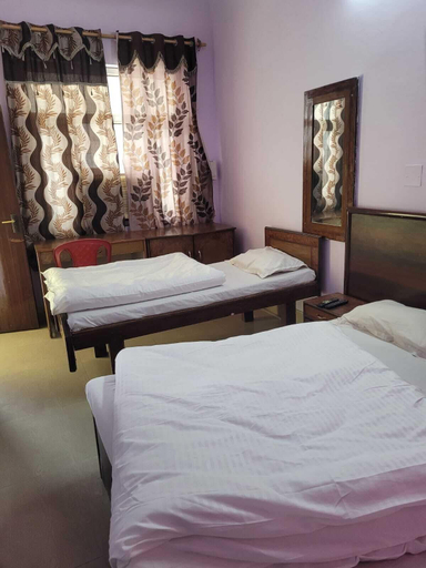 Room 5, New Samrat Hotel And Restaurant, Garhwal