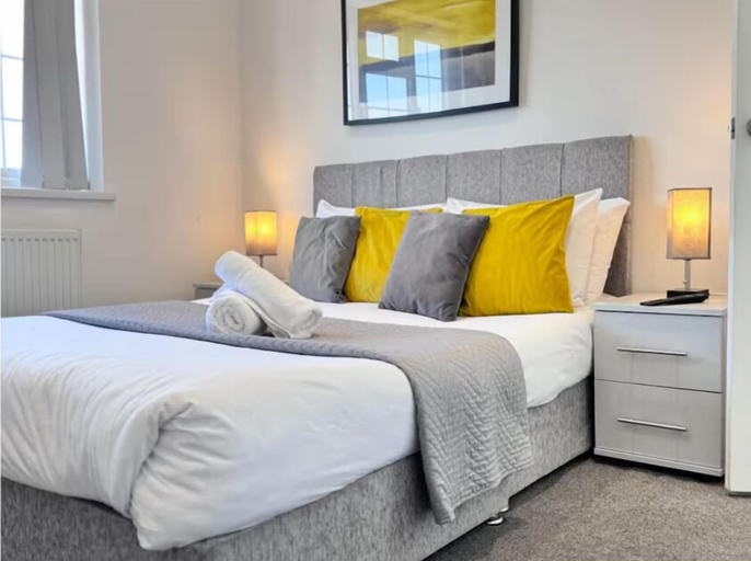 Room 4, Ox Heathrow Stay, London
