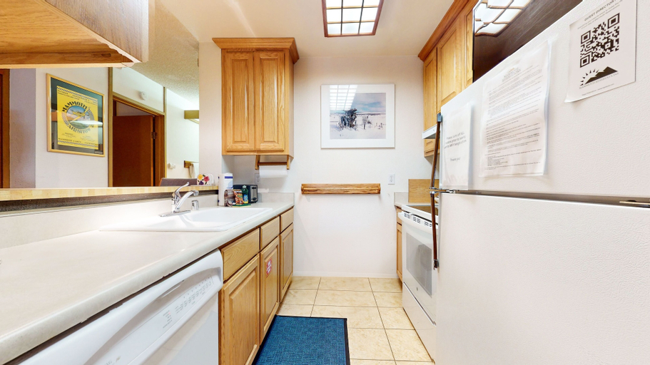 Private kitchen 3, Summit #267 1 Bedroom Condo by RedAwning, Mono