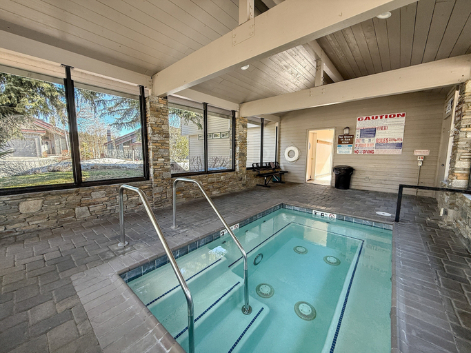 Pool 4, Snowcreek #638 3 Bedroom Condo, Mono
