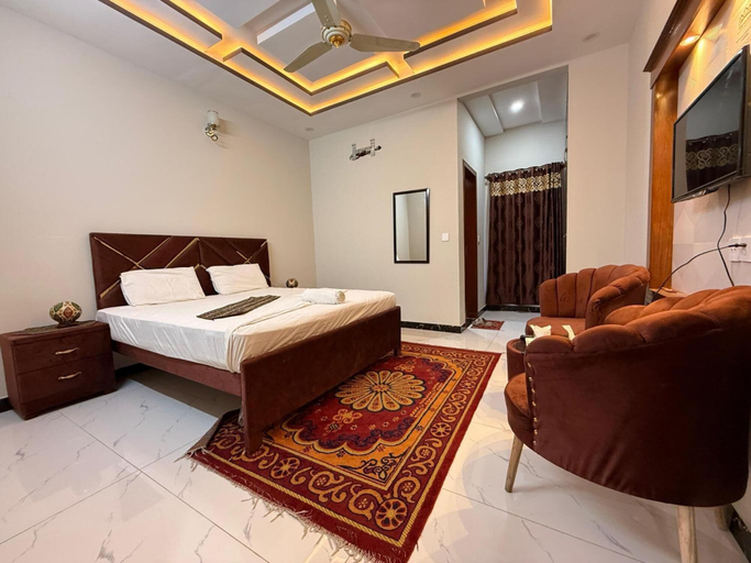 Room 4, Lux Lodges Guest House, Islamabad