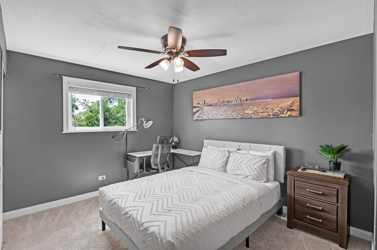 Room 2, Modern Retreat With Private Pool & Yard 3 Bedroom Home, Cook