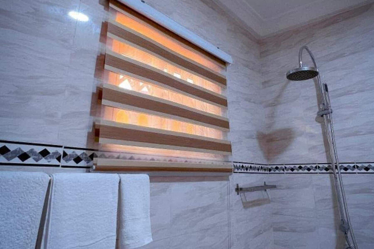 Bathroom 3, House - Sleeps 10 - Parking - Airport Close, Accra