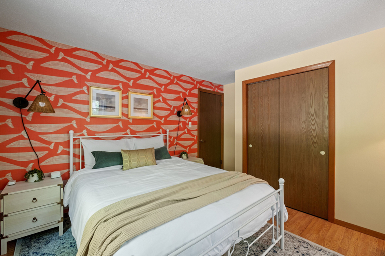 Room 2, Idyllic Lakeside Getaway 4 Bedroom Home by RedAwning, Belknap