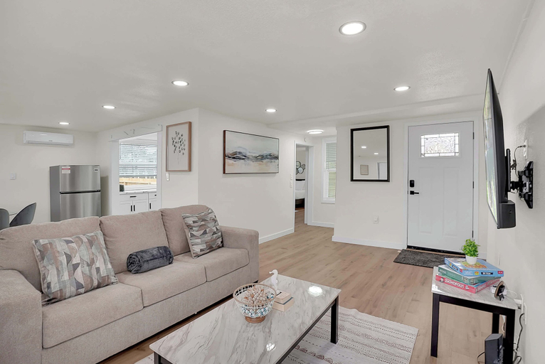 Primary image, Boardwalk Bungalow 1 For 6, Galveston