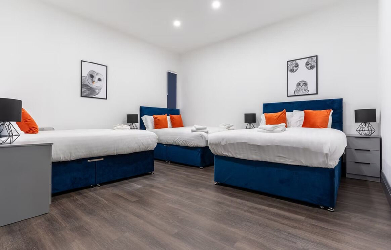 Room 4, New Zealand House Apartments, Sefton