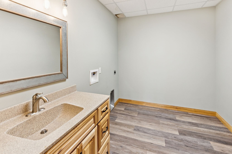 Bathroom 4, 4BR Lakefront Fishing, Dogs OK Devils Lake, Ramsey