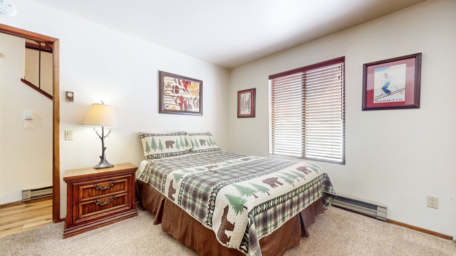 Room 2, Snowflower 49 Spacious Corner Unit, Private Washer Dryer by RedAwning, Mono