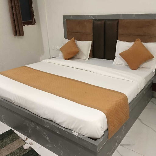 Room 5, Hotel Taj Holiday, Agra