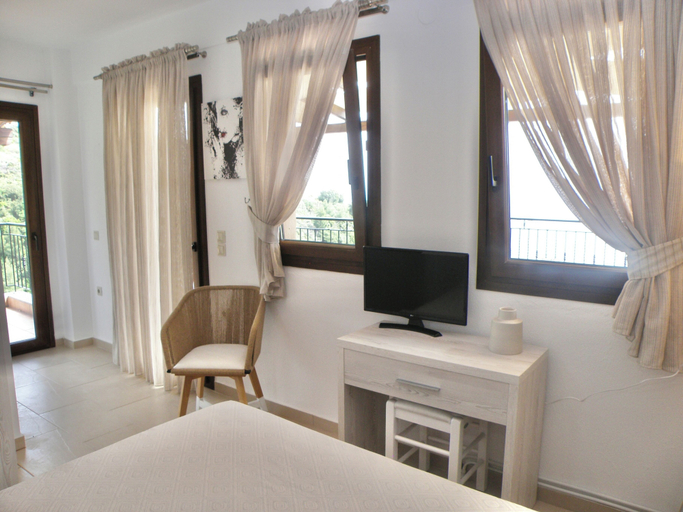 Bedroom 4, Koumaros ApartHotel, Central Macedonia