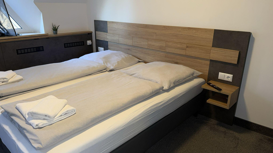 Bedroom 3, Hotel Belvedere, Harburg