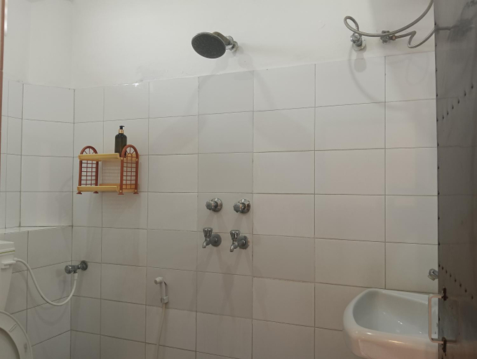 Bathroom 4, Scindhia Guest House, Varanasi