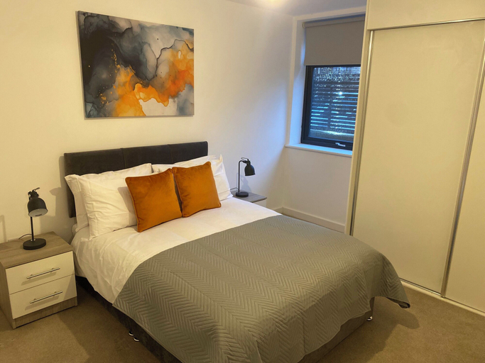 Room 5, The Square Apartments Flat 2, Swindon