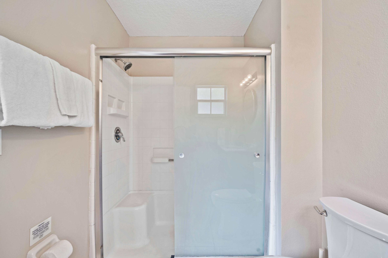 Bathroom 4, 8400 Blue Lagoon Drive, Osceola