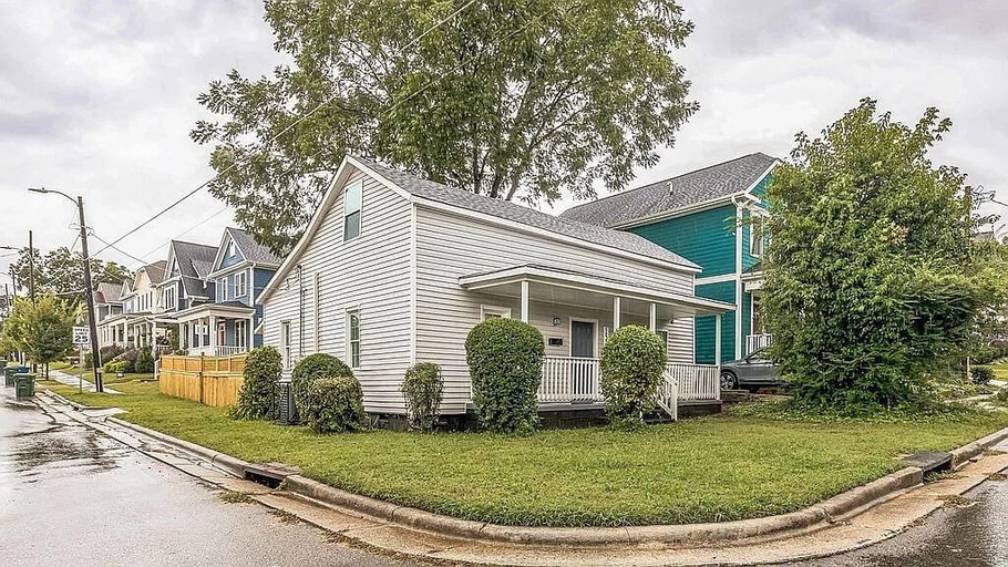 Primary image, Quiet Family Home - Downtown, Pet Friendly, 4 Beds, Wake