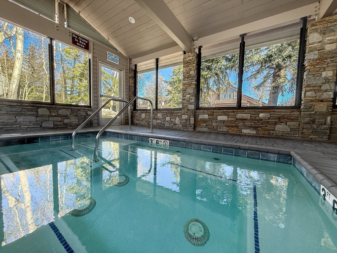 Pool 3, Snowcreek #638 3 Bedroom Condo, Mono