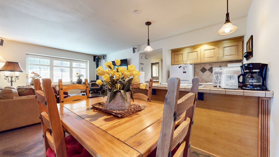 Dining 5, Mammoth Estates Studio Condos - 2 Blocks from The Village Gondola Station by RedAwning, Mono