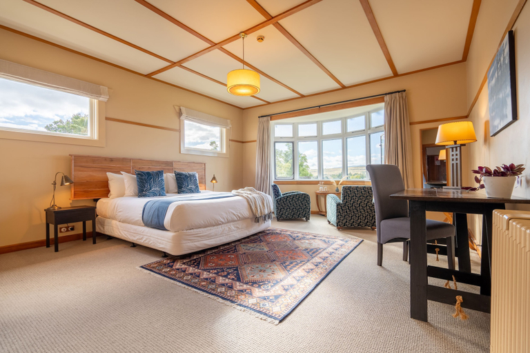 Room 5, Lake Brunner Eco Lodge, Grey