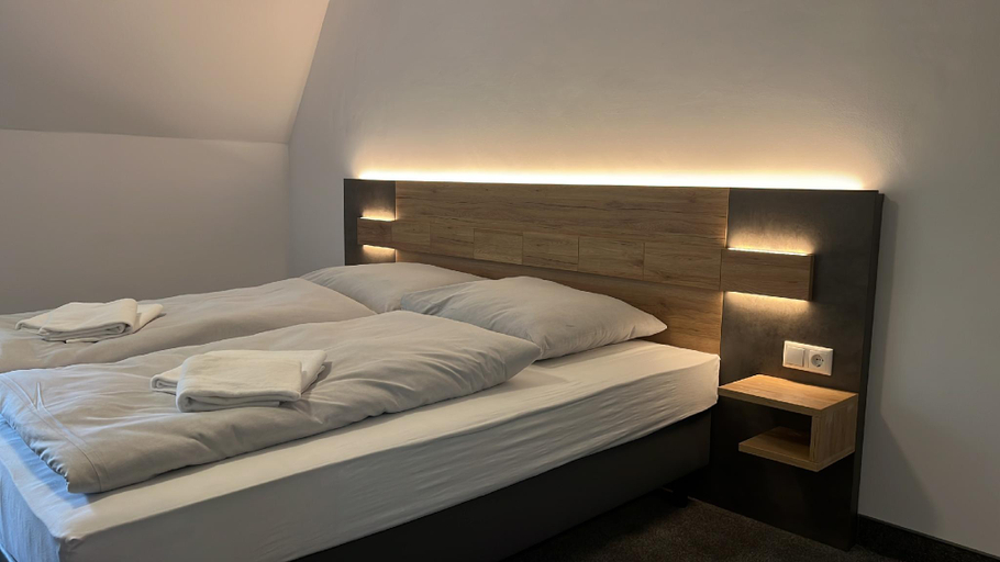 Bedroom 4, Hotel Belvedere, Harburg