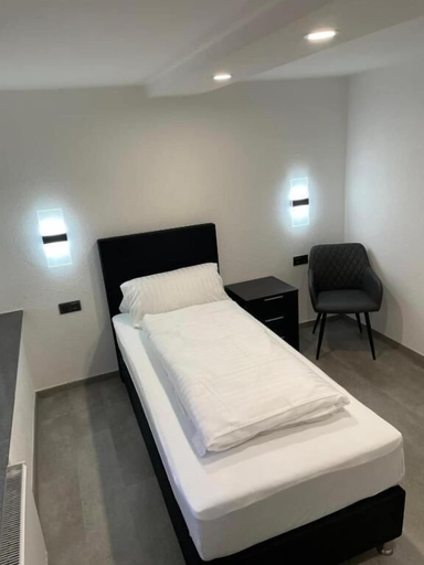 Bedroom 4, Hotel Anker, Gießen