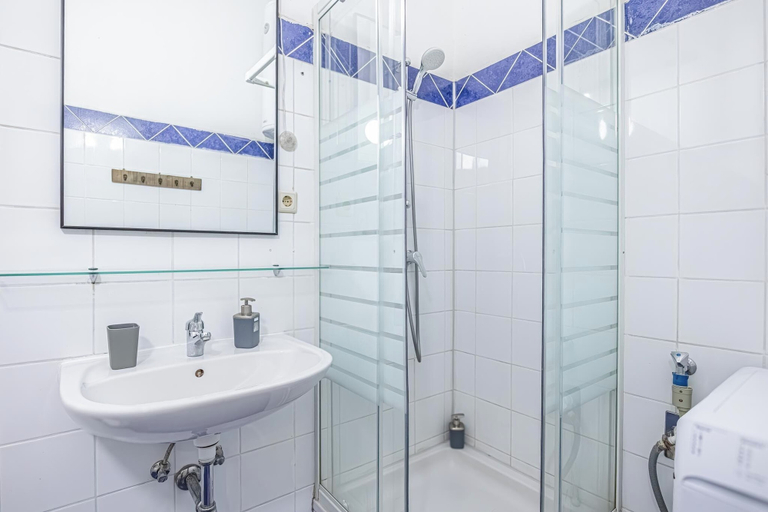Bathroom 3, Modern 1BR Apartment Central Location, Wien