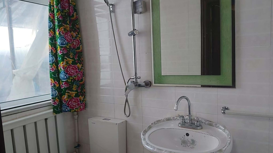Bathroom 2, Xishui Dragon Soaring Inn, Harbin