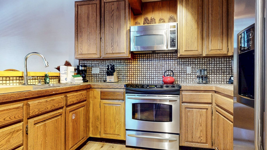 Private kitchen 3, Tennis Village 14 Pet-Friendly, Spacious, Comfortable, Great Complex Amenities by RedAwning, Mono