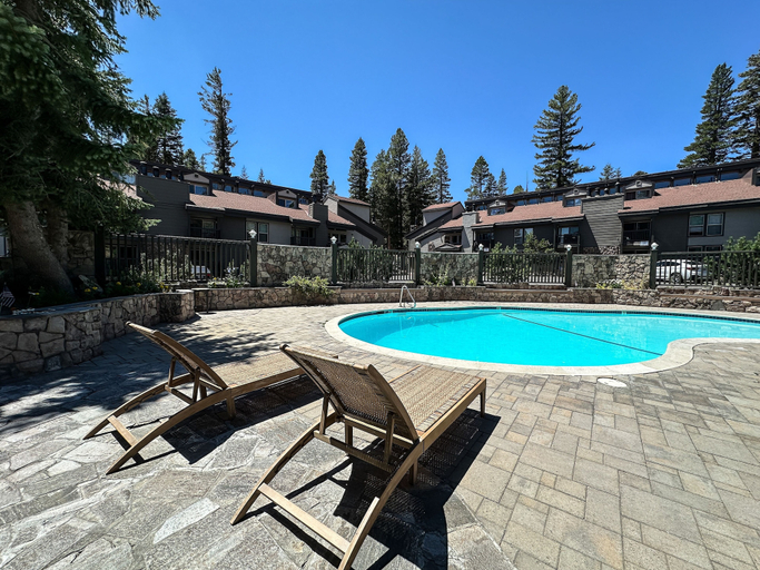 Pool 5, Chamonix #94 3 Bedroom Condo by RedAwning, Mono