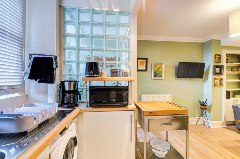 Private kitchen, Snug 1 Bed Apartment, Edinburgh