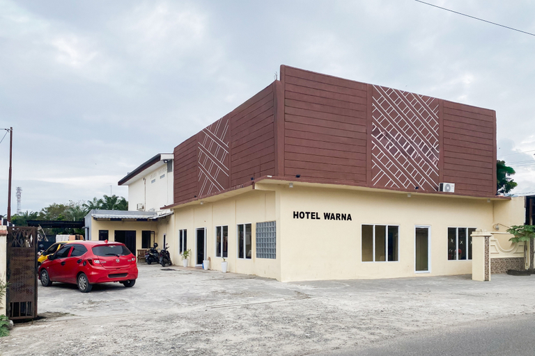 Exterior & Views 2, RedDoorz @ Hotel Warna Palopo, Palopo