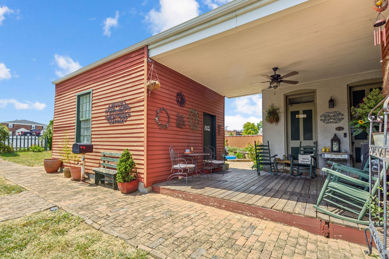 Exterior 3, Dickinson Room by Main Street Bed & Breakfast, Barren
