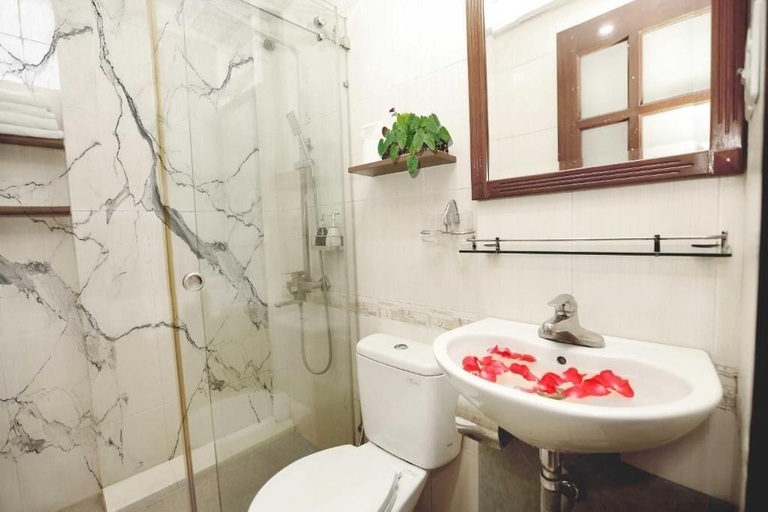 Bathroom 2, Hanoi Golden Lotus & Spa, Hoàn Kiếm