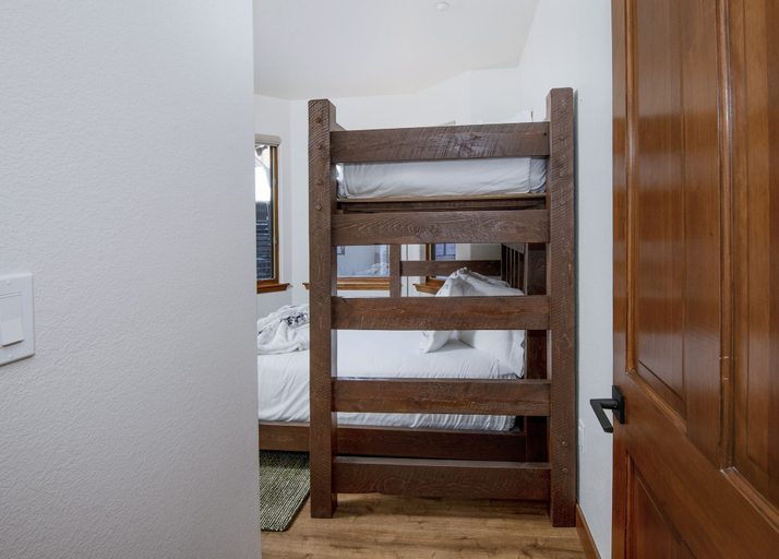 Room 3, Aspenwood 102 2 Bedroom Condo by RedAwning, Eagle