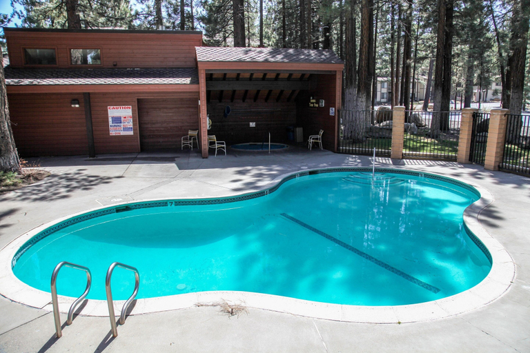 Pool 5, Winterset #33 3 Bedroom Condo, Mono