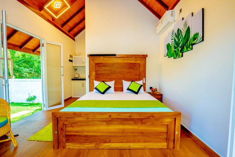 Bedroom 2, Kurumba Luxury Cabin, Habaraduwa