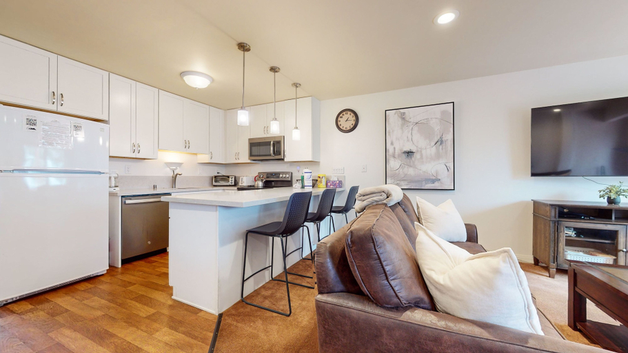 Private kitchen 2, Lakeview Villas #24 3 Bedroom Condo by RedAwning, Mono